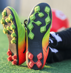 Componentes e detalhes de solados para calçados esportivos em TPU