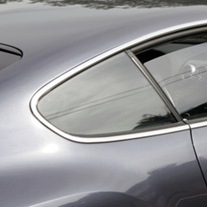 Peças de encapsulamento e acabamento para vidros de carros em TPV